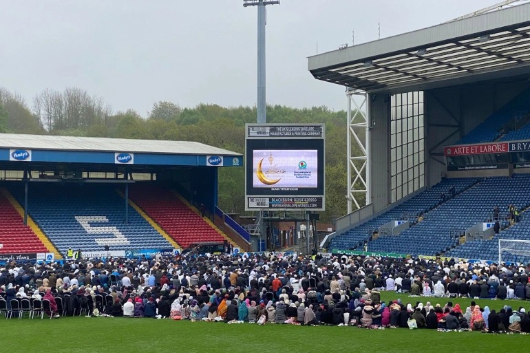 ناد إنجليزي يوفر قاعة صلاة للمسلمين خلال إحدى مبارياته في كأس الرابطة